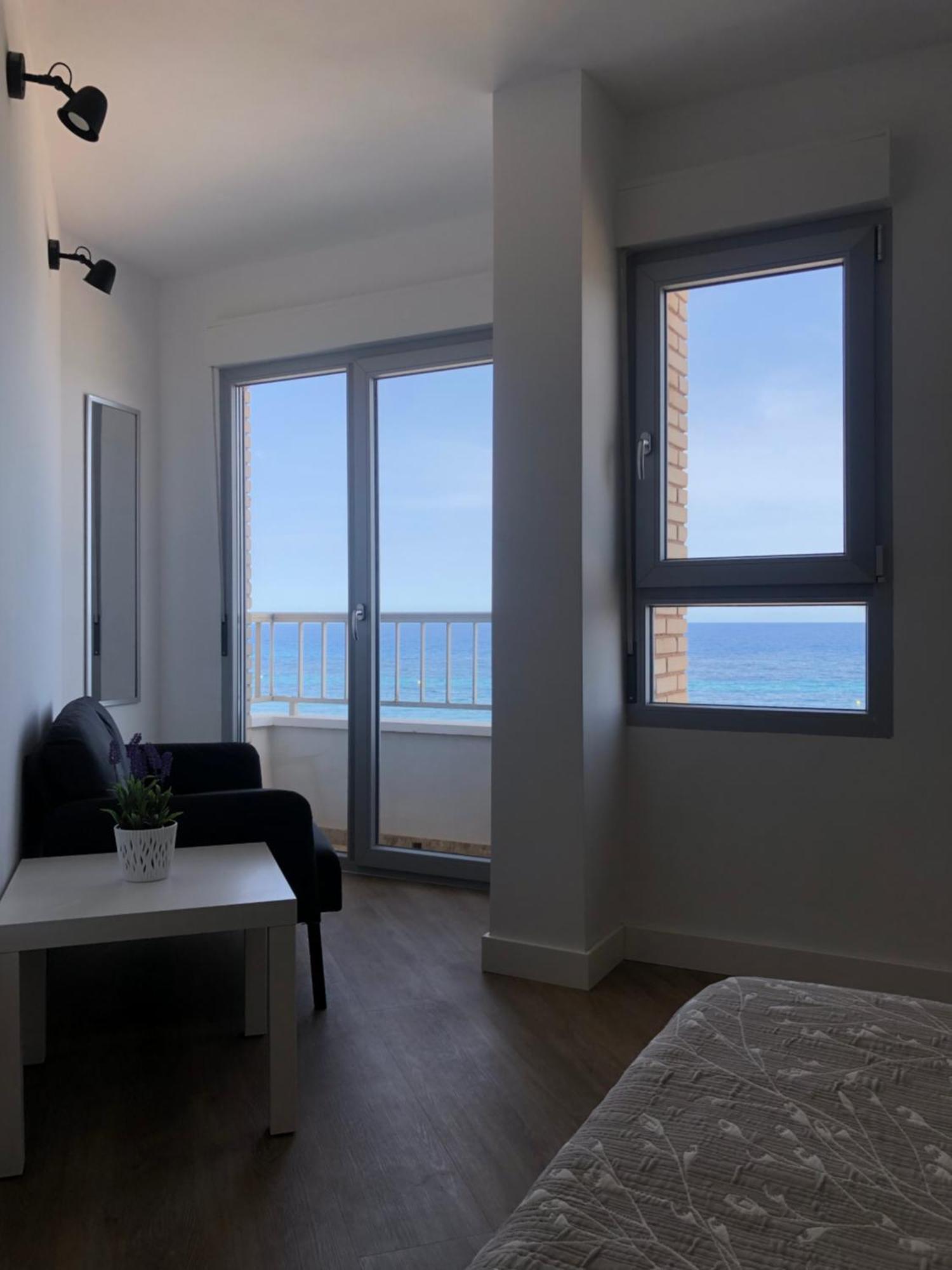 Nuevos alojamientos Coloso playa Torrevieja Habitación foto